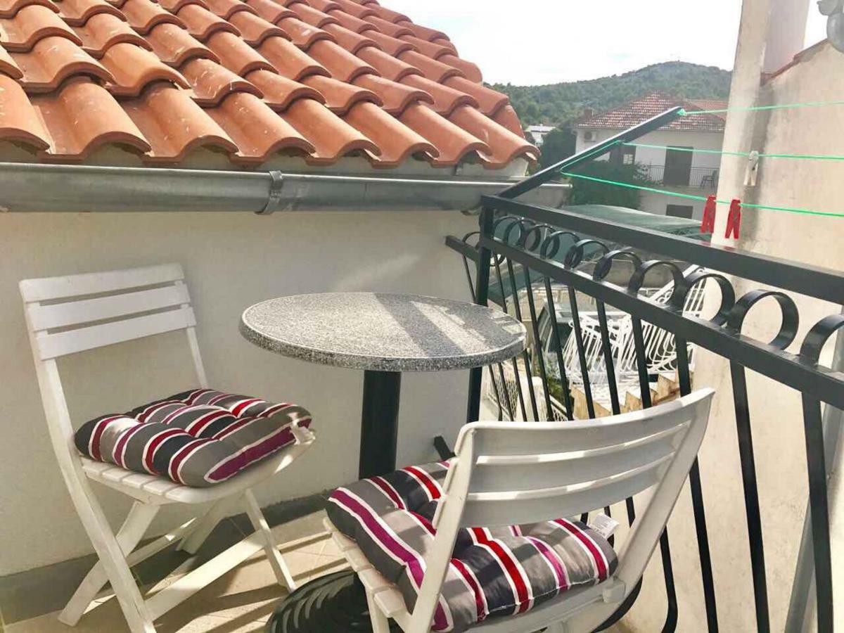 Apartment Bujas Raslina ภายนอก รูปภาพ