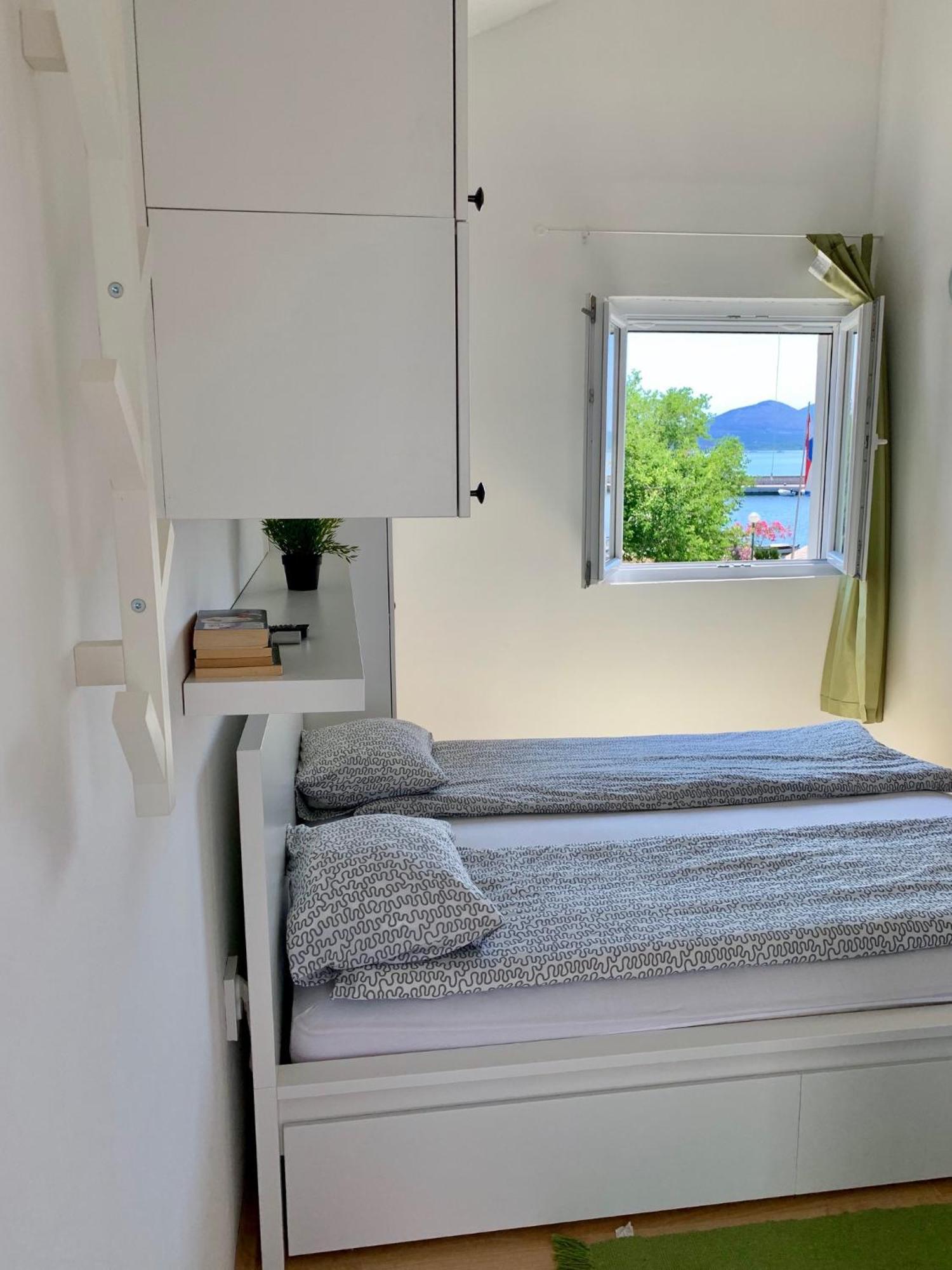 Apartment Bujas Raslina ภายนอก รูปภาพ