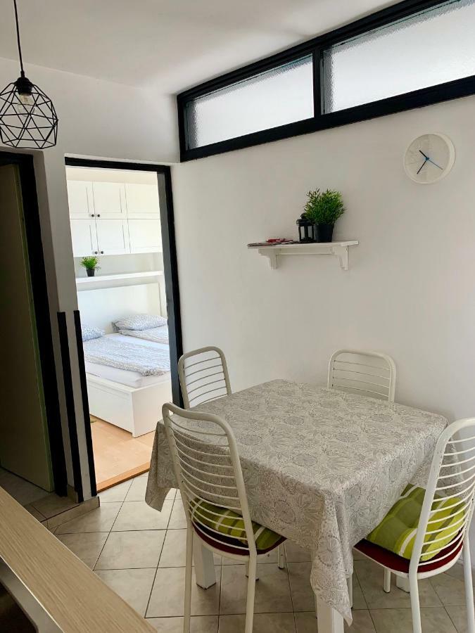 Apartment Bujas Raslina ภายนอก รูปภาพ